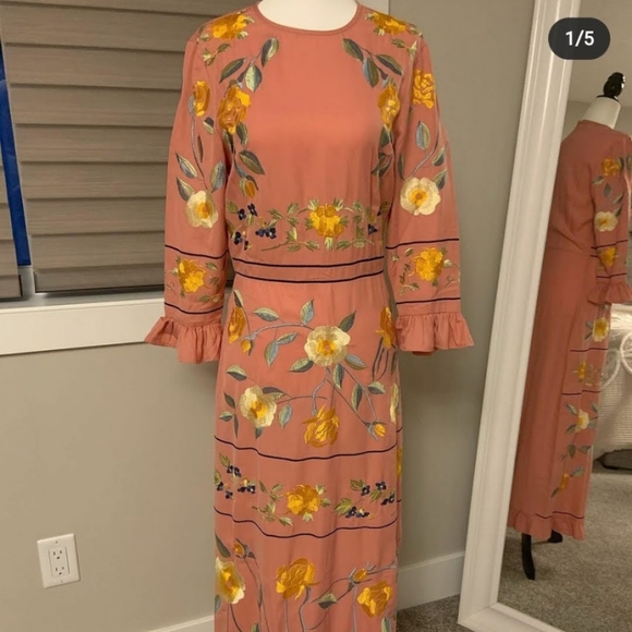 Embroidered dusty rose Dress - Picture 3 of 9